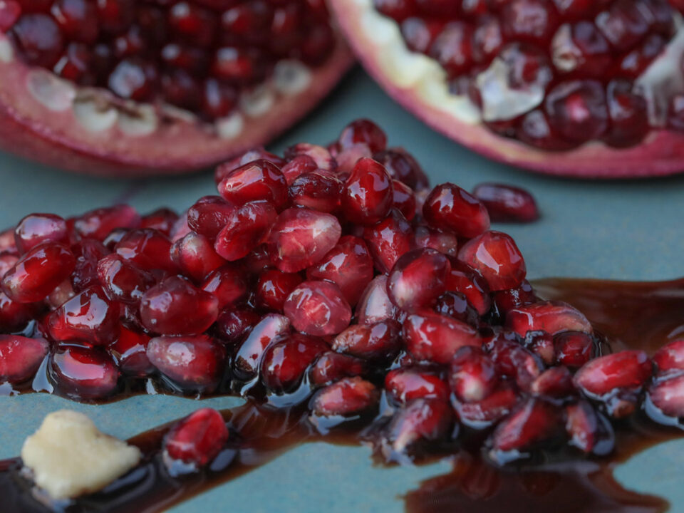 Can We Eat Pomegranate At Night? Benefits and Risks